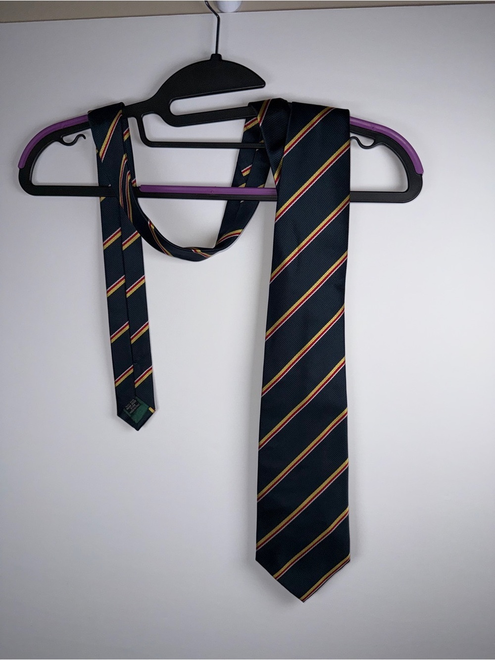 💰Andrew’s Ties Navy Blue Yellow Red Stripe Rep made in Italy Silk neck tie - Picture 2 of 8